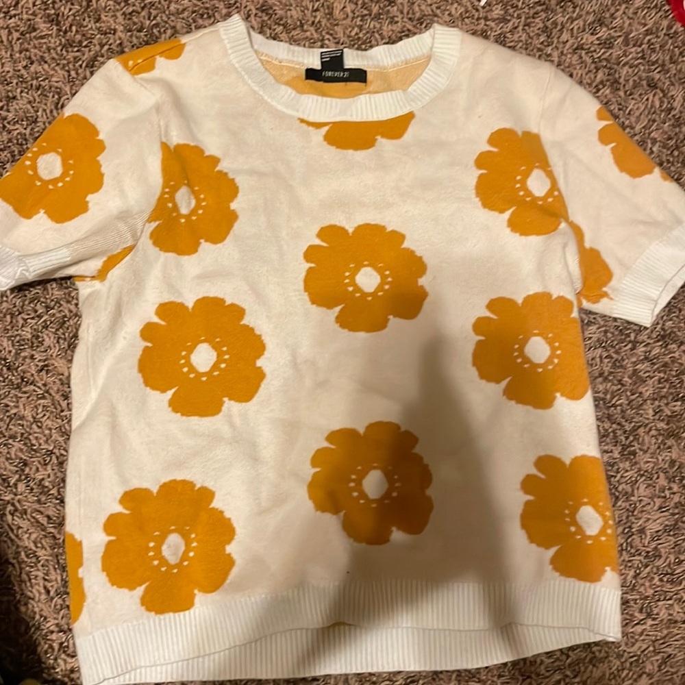 Forever 21 cute flower top